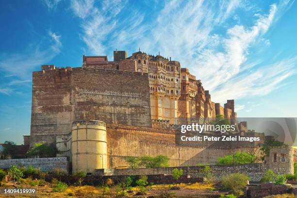 mehrangarh fort in jodhpur, rajasthan, india - meherangarh fort stock-fotos und bilder