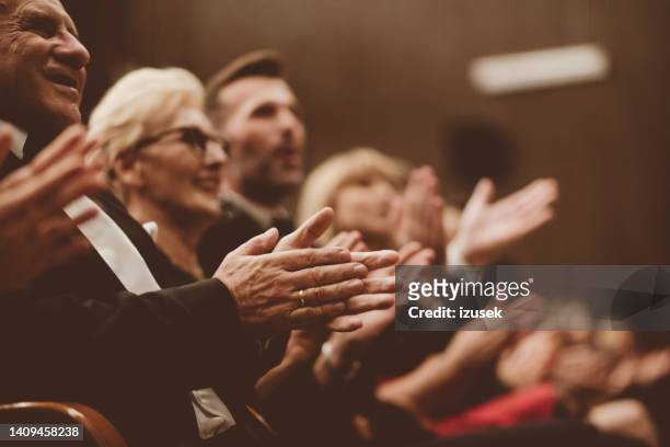 spectators clapping in the theater, close up of hands - arts for humanity gala imagens e fotografias de stock