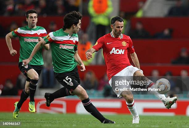 Ryan Giggs of Manchester United clashes with Andoni Iraola of Athletic Club of Bilbao during the UEFA Europa League Round of 16 first leg match...