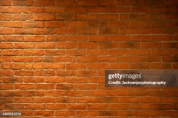 large brick wall - brickwall stockfoto's en -beelden