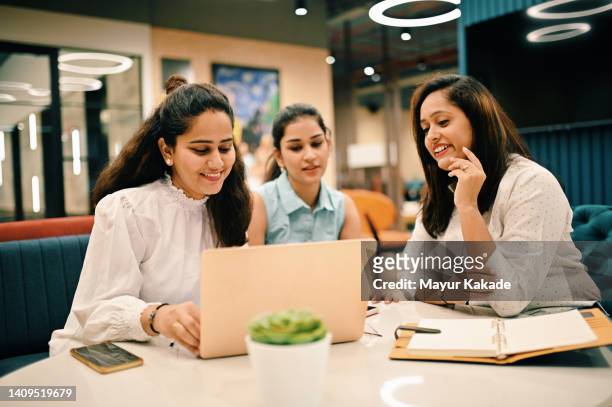 group of women discussing in a co-working office - indiskt ursprung bildbanksfoton och bilder