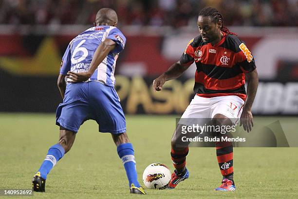 Vagner Love of Flamengo struggles for the ball with Oscar Bagui of Emelec during a match between Flamengo and Emelec as part of Santander...