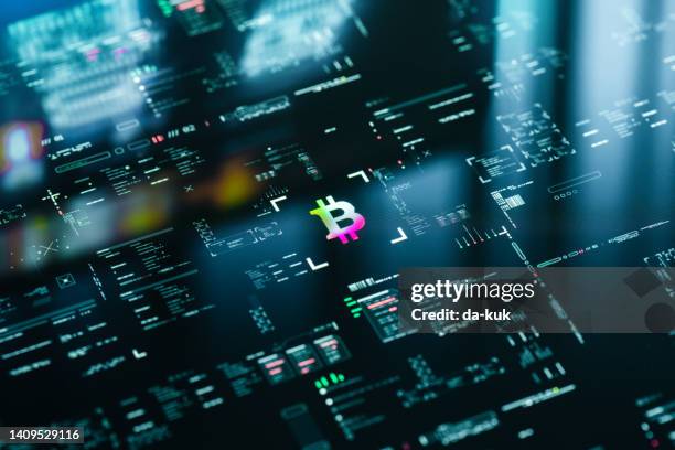 crypto monnaie bitcoin concept de commerce électronique sur écran numérique - crypto monnaie photos et images de collection