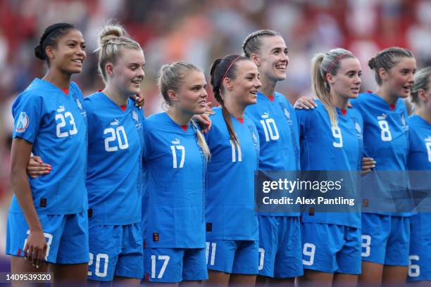 Sveindis Jonsdottir, Gudny Arnadottir, Agla Maria Albertsdottir, Hallbera Gisladottir, Dagny Brynjarsdottir and Berglind Thorvaldsdottir of Iceland...