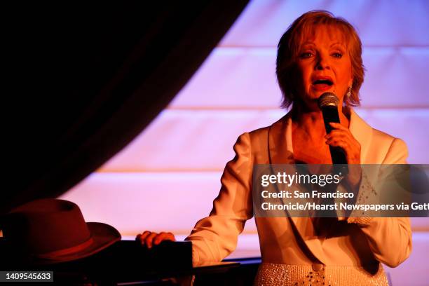 Florence Henderson sings at the Rrazz Room at the Hotel Nikko in San Francisco, Calif., on Tuesday, January 5, 2010.