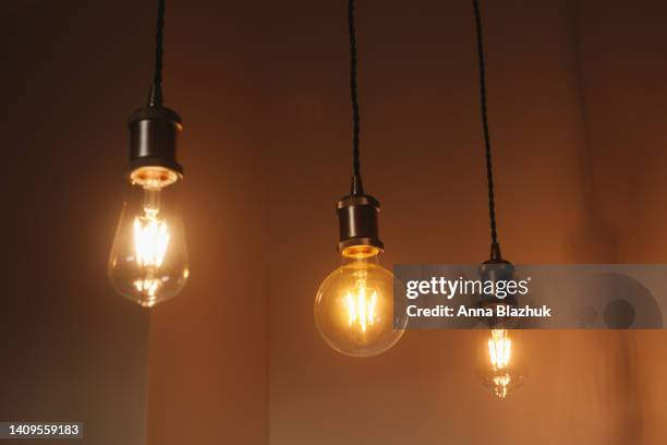 modern lamps in home interior - luz colgante fotografías e imágenes de stock