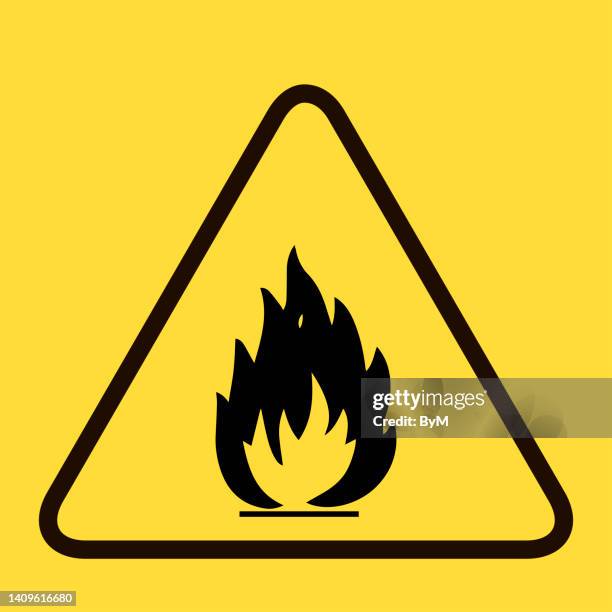 gefahrensymbol warnschild sicherheitsbrennbarkeit und entflammbarkeit - brennbar stock-grafiken, -clipart, -cartoons und -symbole