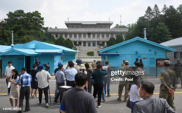 Demilitarization Example The Korean Demilitarized Zone Dmz Photos and Premium High Res Pictures ...