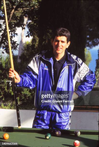 Abraham Olano, Spanish cyclist, playing pool, Palma de Mallorca, Spain, 1997.