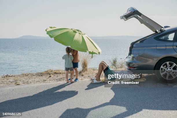 problems on vacation - vehicle breakdown bildbanksfoton och bilder