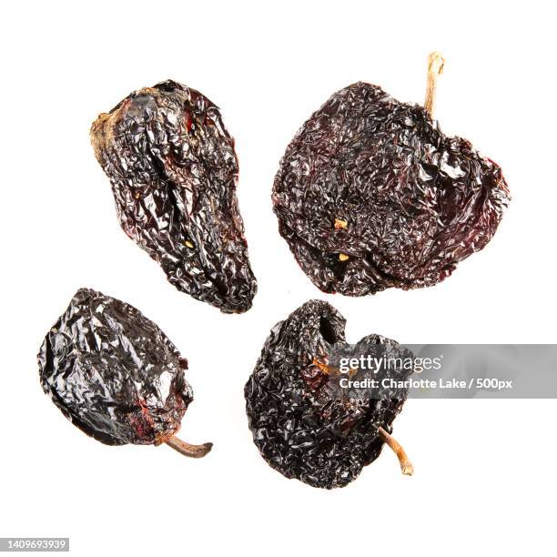 close-up of dried fruits against white background - ancho stockfoto's en -beelden