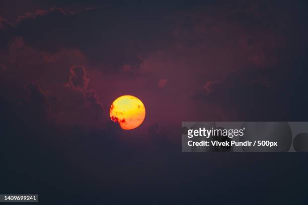 low angle view of moon against sky at sunset,saidganj,madhya pradesh,india - maansverduistering stockfoto's en -beelden