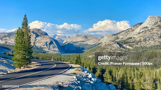 scenic view of snowcapped mountains against sky,mariposa county,california,united states,usa - verwaltungsbezirk mariposa county stock-fotos und bilder