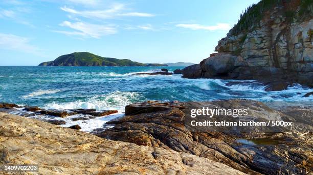 scenic view of sea against sky,brazil - littoral rocheux photos et images de collection