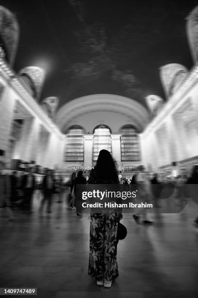 one woman standing still inside grand central station while everyone else is rushing, manhattan, new york city - new york, usa - the lost landmarks of new york stock pictures, royalty-free photos & images