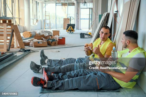 we enjoy eating together and talking - construction lunch stock pictures, royalty-free photos & images