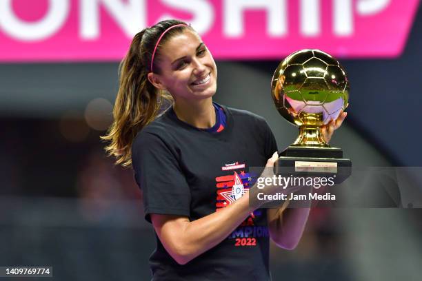 Alex Morgan of USA poses with the Best Player award after the championship match between United States and Canada as part of the 2022 Concacaf W...