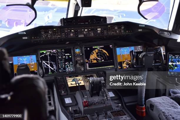 Control 777 820 Boeing 777 Cockpit Stock Photos, High-Res Pictures, and Images ...