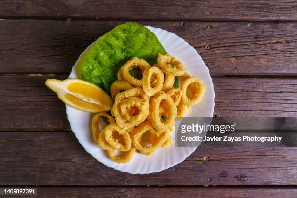 delicious deep-fried calamari rings - almeria restaurant stock-fotos und bilder