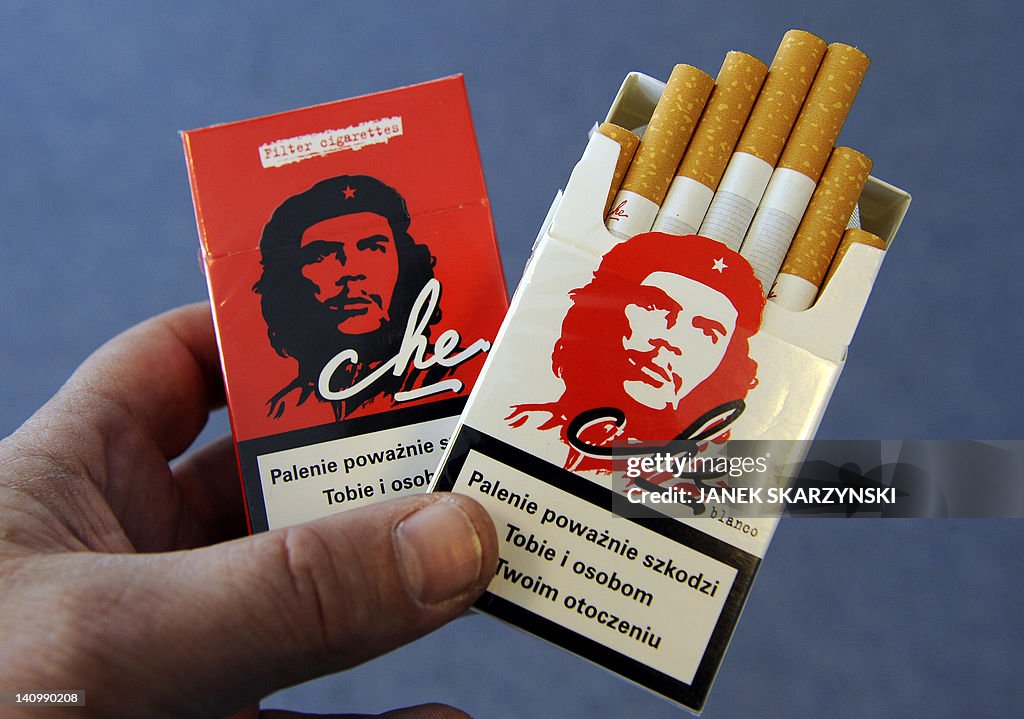Two packages of "Che" brand filter cigar