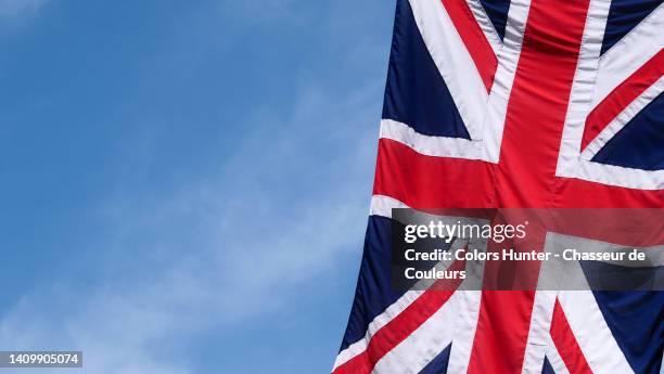 close-up of united kingdom flag against blue sky in london, england, uk - referendum signage and symbols stock-fotos und bilder