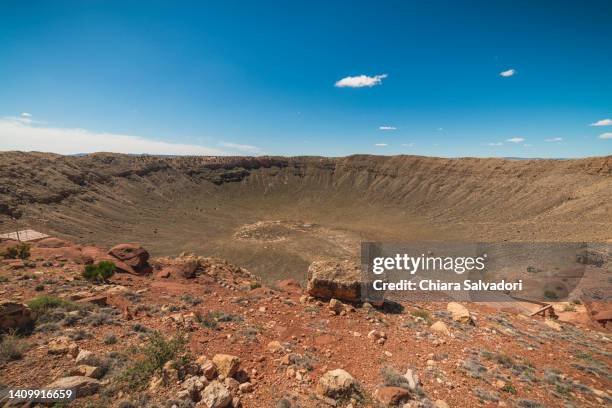 the meteor crater - cráter de meteorito fotografías e imágenes de stock