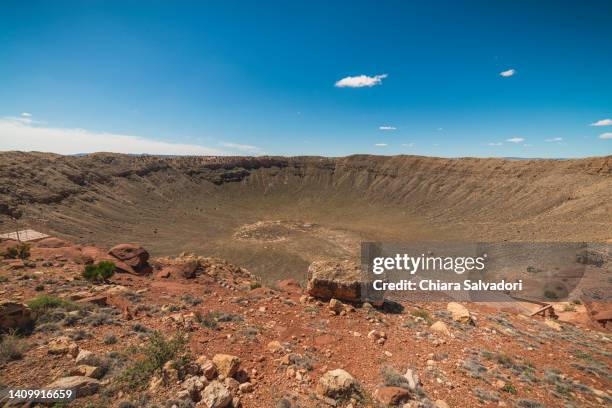 the meteor crater - cratera do meteoro arizona imagens e fotografias de stock