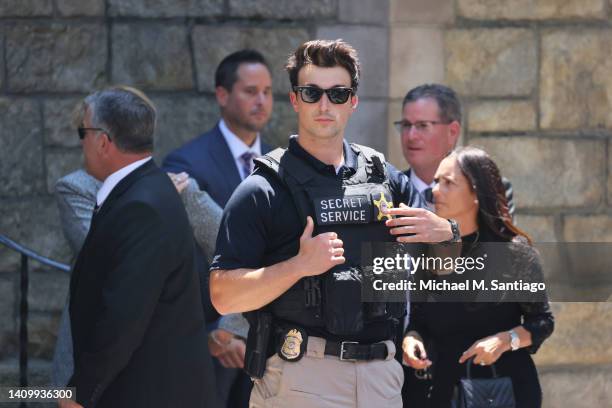 Secret Service agent stands guard as mourners attend the funeral of Ivana Trump at St. Vincent Ferrer Roman Catholic Church July 20, 2022 in New York...