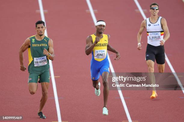 Wayde van Niekerk of Team South Africa and Jonathan Jones of Team Barbados compete in the Men's 400m Semi-Final on day six of the World Athletics...