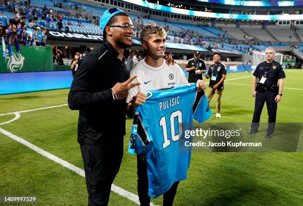 Christian Pulisic of Chelsea poses with D. J. Moore of Carolina Panthers during the Pre-Season Friendly match between Chelsea FC and Charlotte FC at...