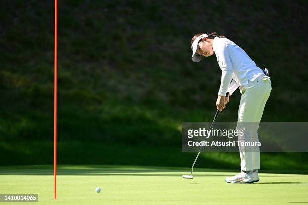 Momoko Kishibe of Japan attempts a putt on the 10th green during the first round of Daito Kentaku eHeyanet Ladies at Takino Country Club on July 21,...