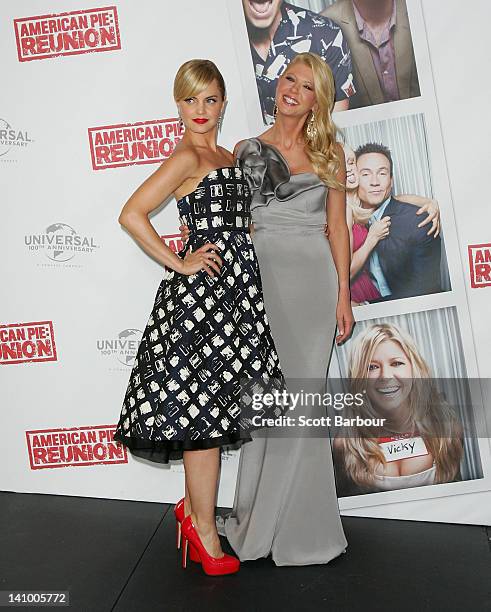 Mena Suvari and Tara Reid arrive at the Australian premiere of "American Pie: Reunion" on March 7, 2012 in Melbourne, Australia.