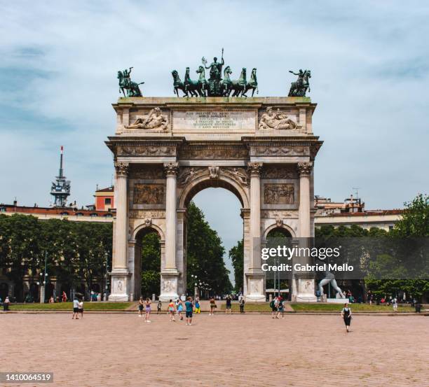 arco della pace in milan - arco della pace foto e immagini stock