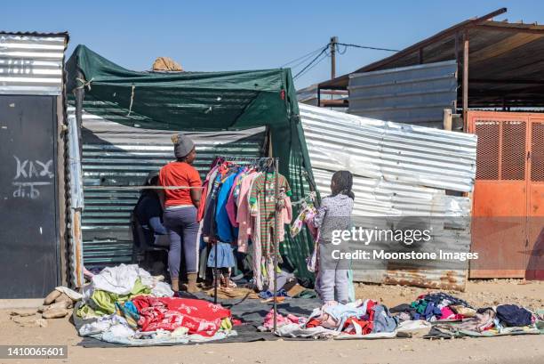 street market at katutura township near windhoek in khomas region, namibia - windhoek katutura 個照片及圖片檔