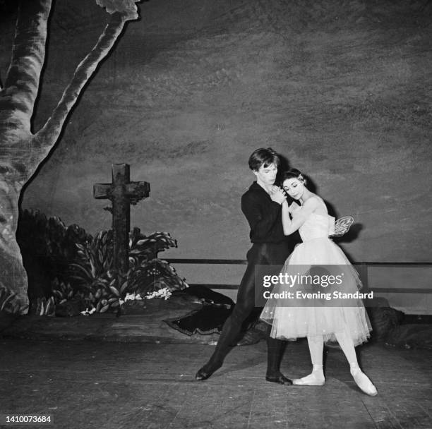 Soviet-born ballet dancer Rudolf Nureyev and British ballerina Margot Fonteyn during rehearsals for 'Giselle' at the Royal Opera House in Covent...