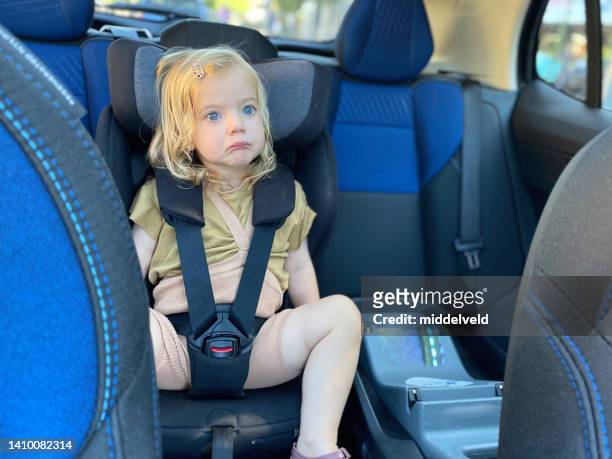 cute toddler girl in he car - baby sommer stockfoto's en -beelden