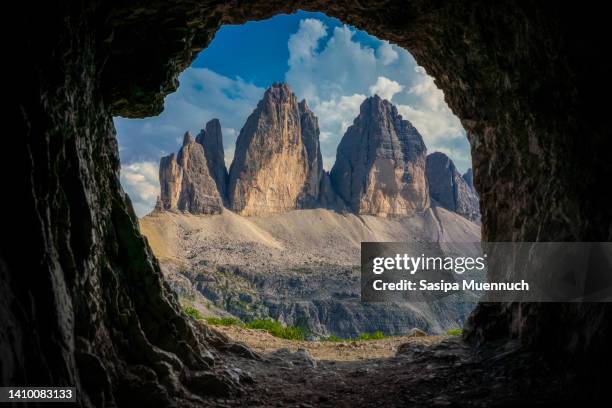 tre cime di lavaredo, dolomites, italy - caverne stock pictures, royalty-free photos & images