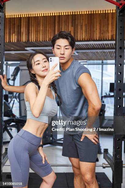 female, gym, mirror, selfie, posing - gym selfie mirror stock pictures, royalty-free photos & images