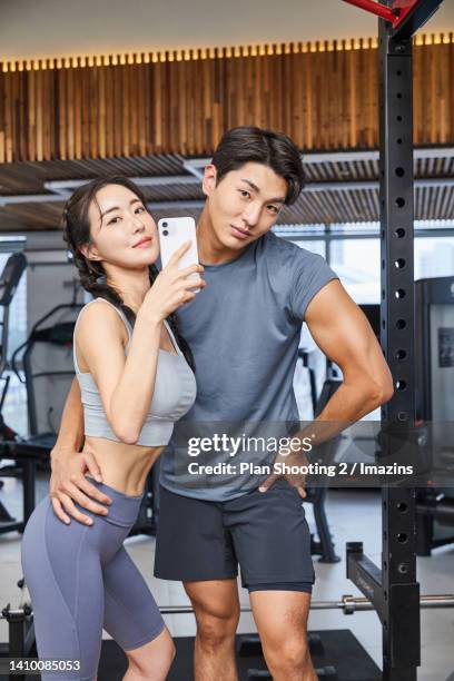 female, gym, mirror, selfie, posing - gym selfie mirror stock pictures, royalty-free photos & images