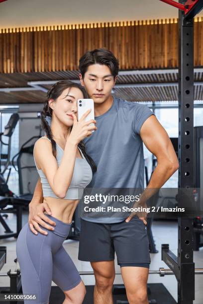 female, gym, mirror, selfie, posing - gym selfie mirror stock pictures, royalty-free photos & images