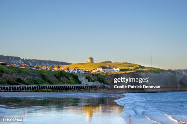 east cliff and warren county park, folkestone, kent, england - martello tower stockfoto's en -beelden