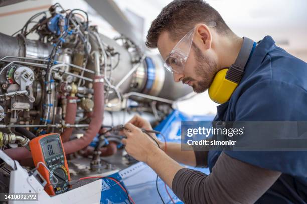 mechanic working on helicopter - aircraft maintenance stock pictures, royalty-free photos & images