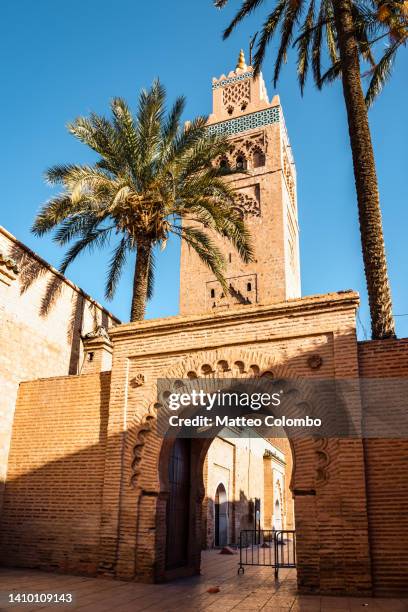 koutoubia mosque, marrakesh. morocco - koutoubia mosque stock pictures, royalty-free photos & images