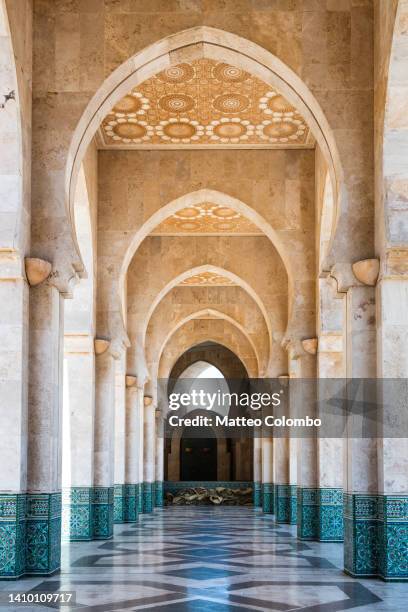 corridor, hassan ii mosque, casablanca, morocco - mosque hassan ii fotografías e imágenes de stock