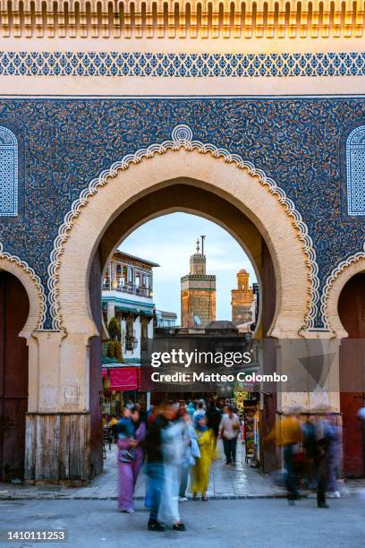 blue gate (bab boujloud), fez, morocco - fez fotografías e imágenes de stock