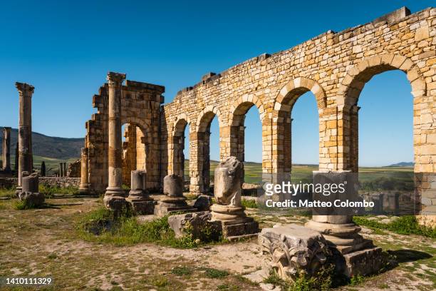 basilica old ruins, volubilis, morocco - moulay idriss morocco photos et images de collection