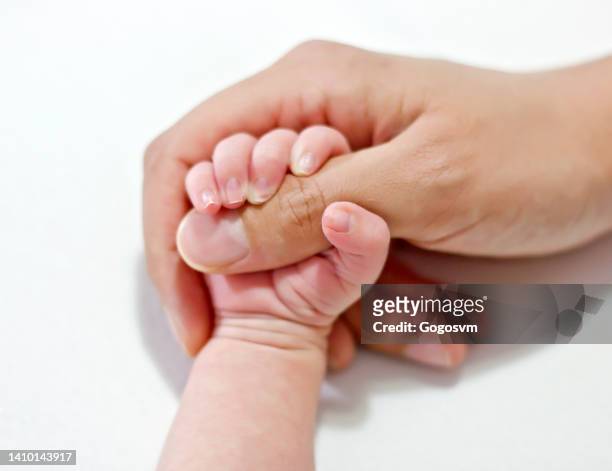 foto dos dedos do bebê recém-nascido - prematuro - fotografias e filmes do acervo