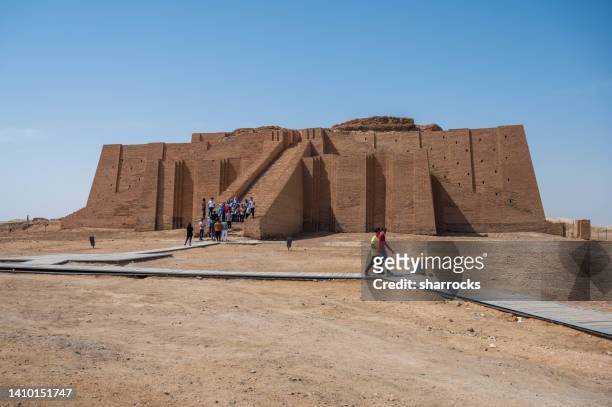 ziggurat di ur, iraq - ziqqurat foto e immagini stock