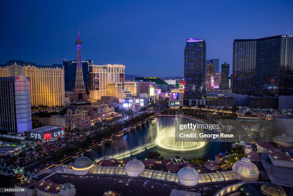 Visitors Flock to Las Vegas Despite Covid Surge