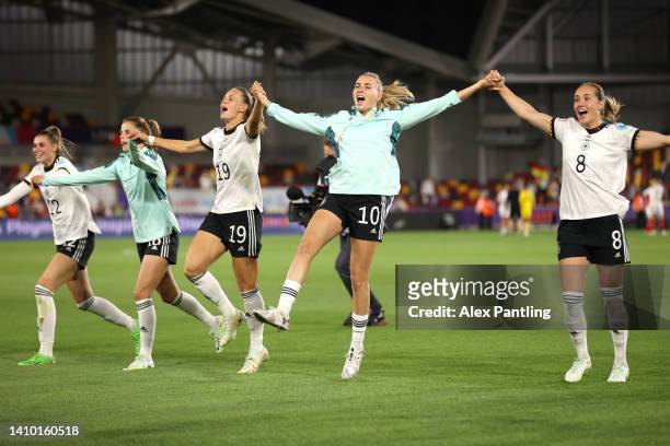Jule Brand, Tabea Wassmuth, Klara Buhl, Laura Freigang and Sydney Lohmann of Germany celebrate after victory in the UEFA Women's Euro 2022 Quarter...